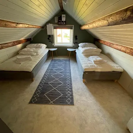 Lofoten_beach_eggum_cabin *